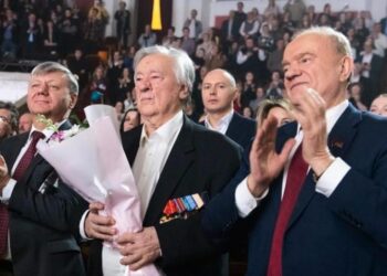 Геннадий Зюганов посетил премьеру рок-оперы Александра Проханова «Хождение в огонь»