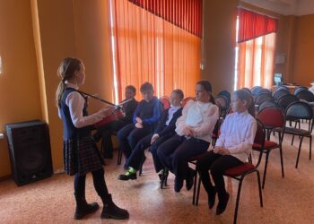 Торжественный момент приближается: подготовка к вступлению в пионеры в школе №15 Иркутска!