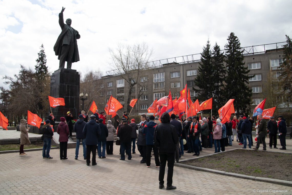 Иркутск отметил 1 Мая: Коммунисты провели митинг и шествие в честь солидарности трудящихся