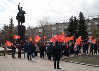 Иркутск отметил 1 Мая: Коммунисты провели митинг и шествие в честь солидарности трудящихся