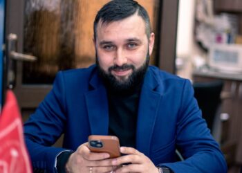 Сегодня во время совещания с секретарями нашего обкома партии поздравили с днём рождения Евгения Валькова.