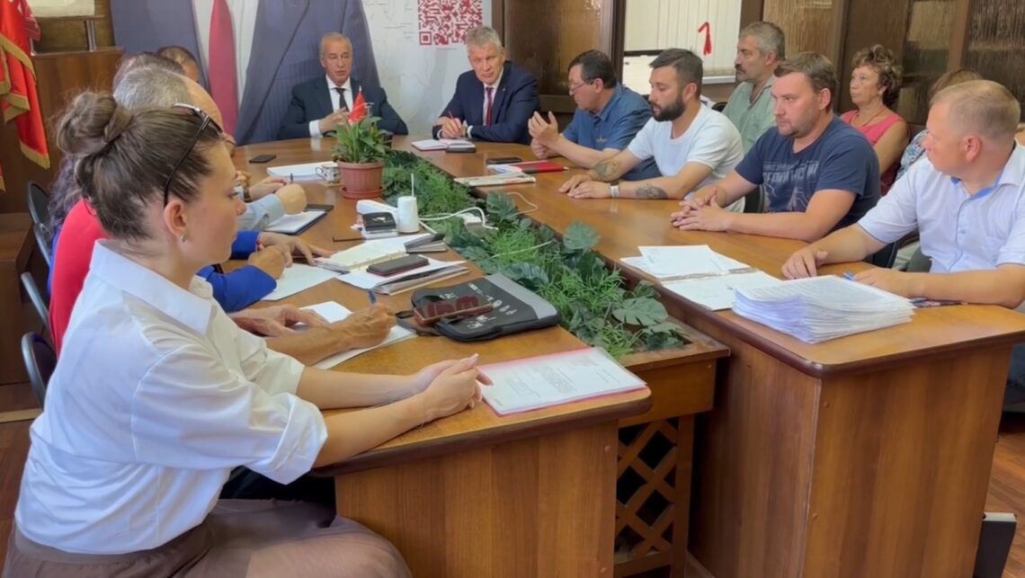 Сегодня в Иркутске провели встречу с партийным активом, по видеосвязи в мероприятии участвовали товарищи из разных районов Приангарья.
