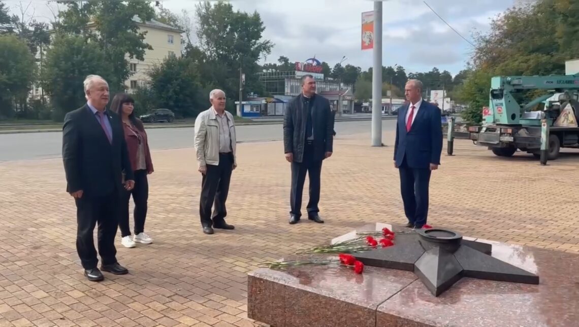 Сергей Левченко в Ангарске выслушал боль горожан о развале хоккея.