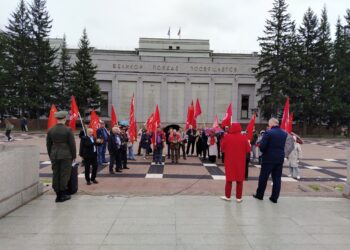 В Иркутске почтили память защитников Отечества в День памяти и скорби