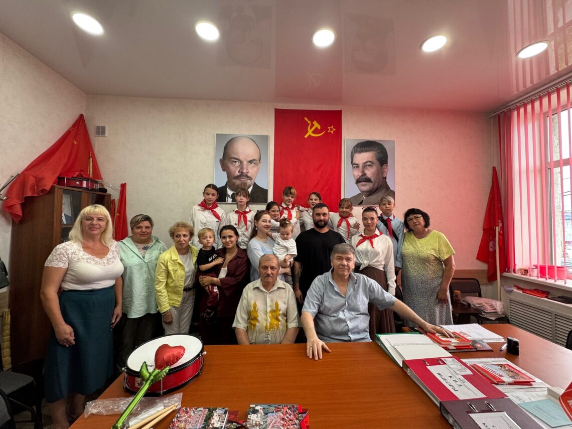 В Слюдянке состоялась торжественная церемония принятия детей в ряды пионеров