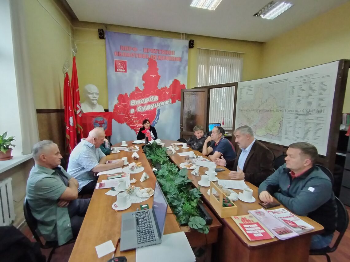 Роль отца в современной семье: в Иркутске обсудили демографический кризис и социальную несправедливость
